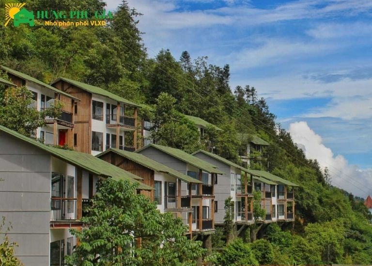Ứng dụng tấm lợp sinh thái làm mái khu resort cao cấp, hoà mình với thiên nhiên