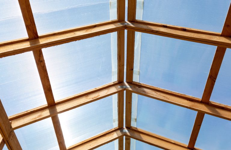 Tấm Polycarbonate đặc 3mm loại trong suốt có khả năng truyền sáng lên đến 88-90%