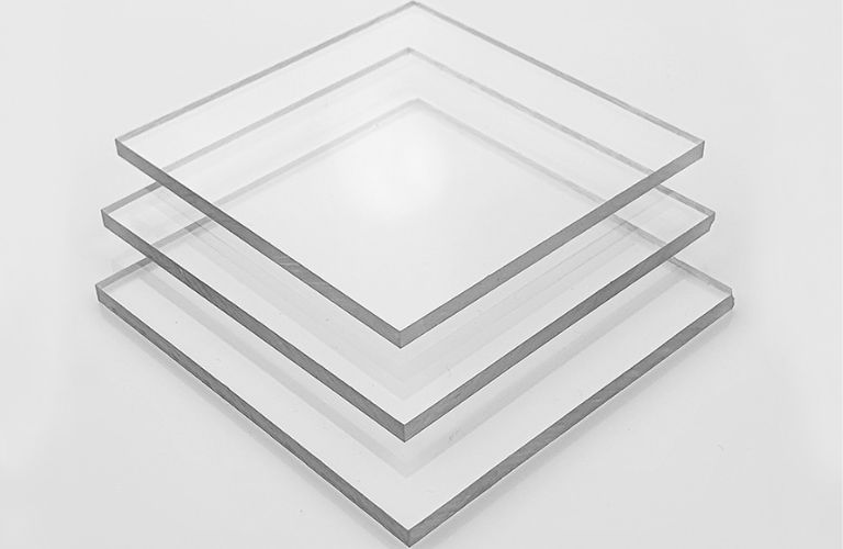 Tấm Poly trong suốt có độ trong suốt và khả năng truyền sáng vượt trội hơn so với những tấm khác
