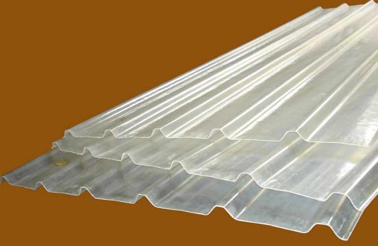 Tôn nhựa lấy sáng thường được làm từ vật liệu Polycarbonate và Composite