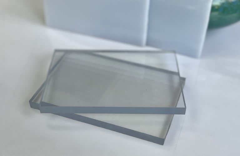 Bề mặt tấm Poly đặc 10mm liền khối với lõi nhựa Polycarbonate nguyên sinh