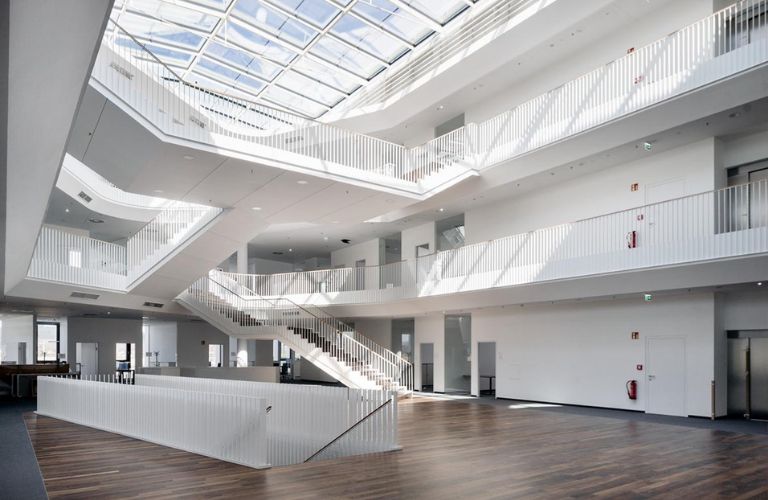 Giếng trời trung tâm thương mại