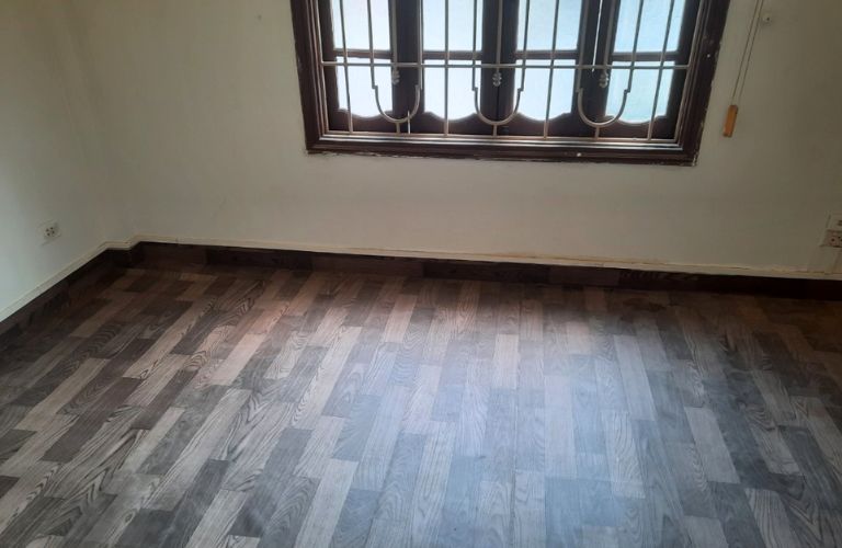 Tấm trải sàn PVC loại mỏng thường được dùng để lót sàn nhà