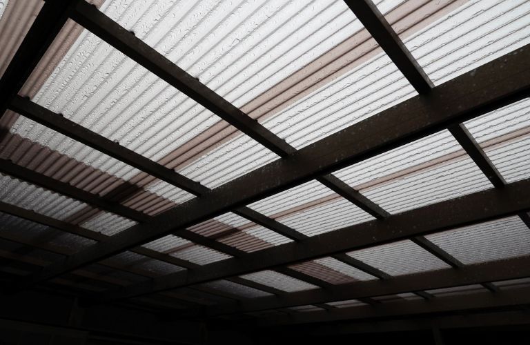 Tấm Poly nhựa dẻo trong suốt thường được dùng để làm mái lấy sáng