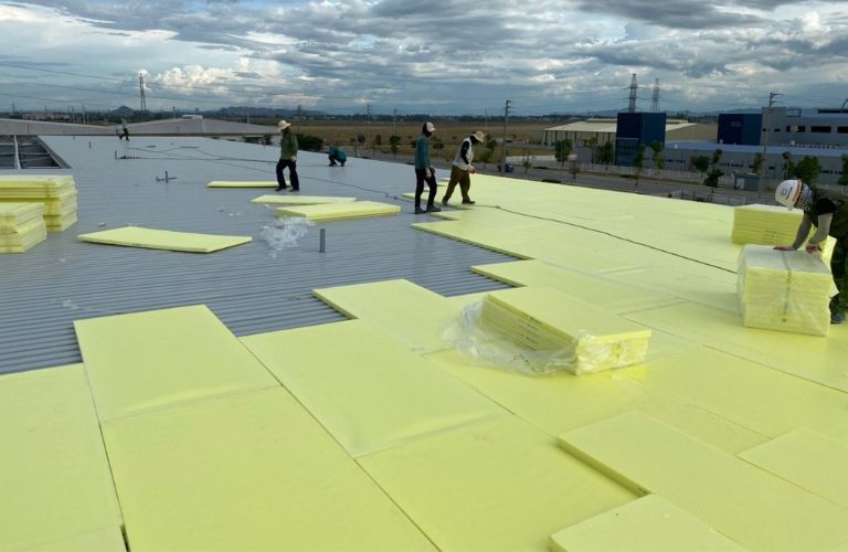 Cách nhiệt mái nhà và mái tôn