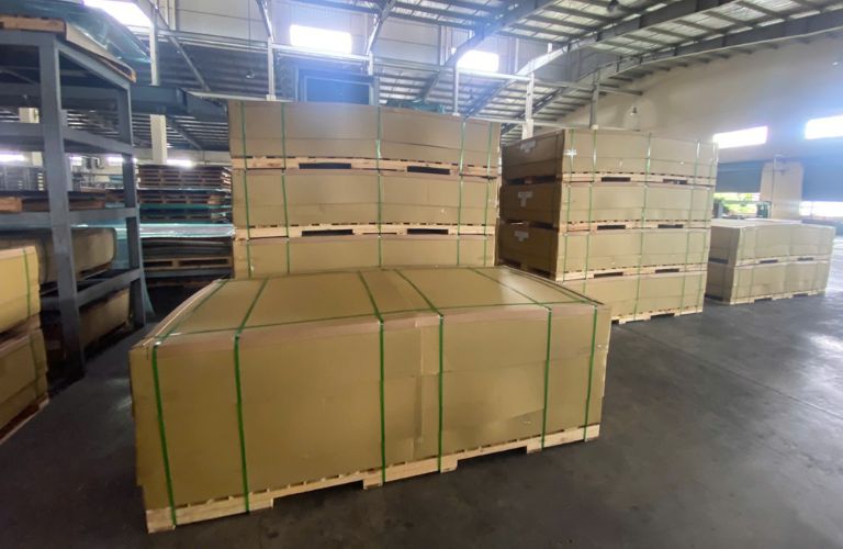 Lô hàng mica được đóng kiện chắc chắn