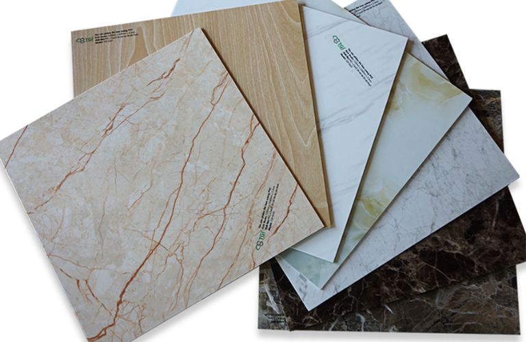 Sàn nhựa giả đá có lớp bảo vệ giúp hạn chế trầy xước trong quá trình sử dụng